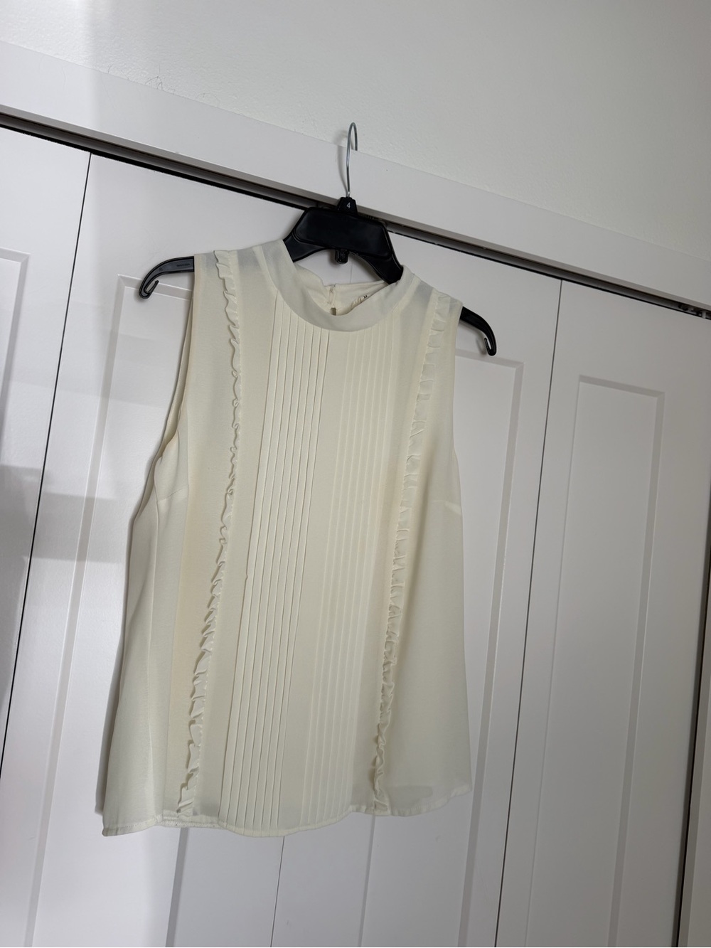 Freeway Sleeveless Cream Pleated Ruffle Front Women's Top